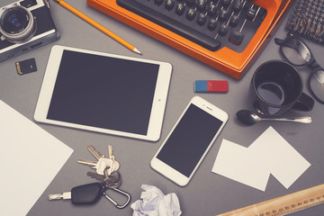 Retro responsive design office desk