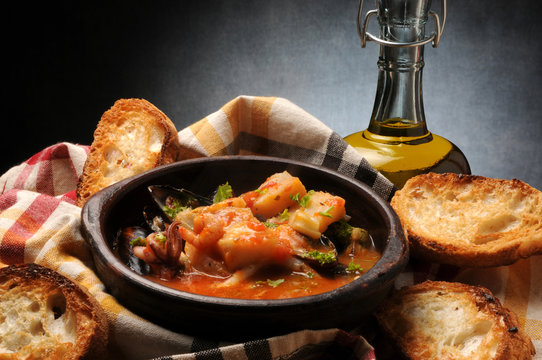 Cacciucco Կաչուկո 카치우코 Каччукко Cucina toscana Tuscan food 이탈리아 요리 Итальянская кухня Italienische K&uuml;che Cucina italiana Tuscany Caciucco livornese Viareggio 