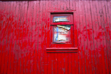 Fototapeta na wymiar Red wall with window
