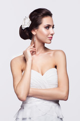 Obraz premium Portrait of beautiful young brunette woman bride in white Weddin