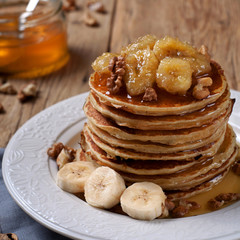 pancake with caramelized bananas, nuts and honey