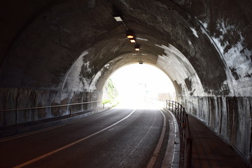 トンネル／山形県庄内地方の道路で、トンネルを撮影した写真です。
