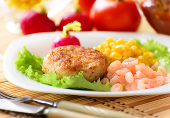 Chicken cutlets with canned corn and shrimp.