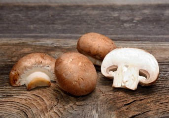champignon on wooden background