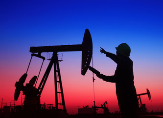 oil field, the oil workers are working