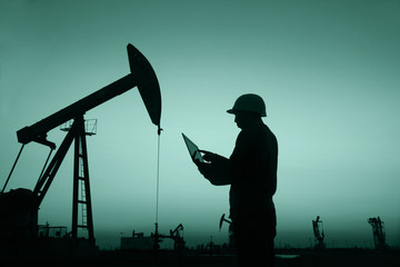 oil field, the oil workers are working