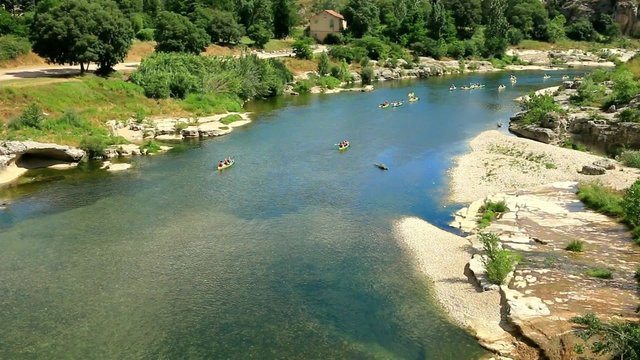 Cano&euml; en rivi&egrave;re