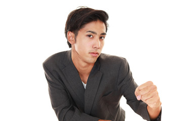 ガッツポーズの青年