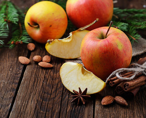 Naklejka na ściany i meble Sweet ripe apples on wooden background