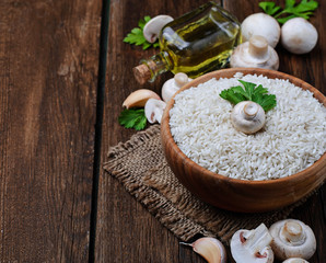 Obraz na płótnie Canvas Ingredients for risotto: rice, mushroom, garlic, oil