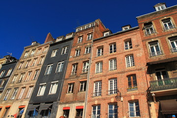 Façades ardoise au vieux bassin de Honfleur, France