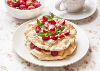 Obraz na płótnie Canvas Pavlova cake with fresh strawberries
