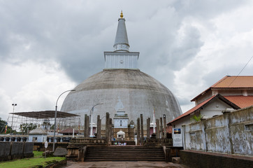 Fototapeta premium Dagoba Ruwanwelisaya in Anuradhapura