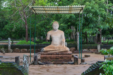Fototapeta premium Buddha statue in Anuradhapura