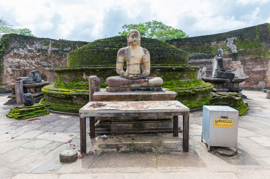 Buddha statue in Vatadage in Polonnaruwa
