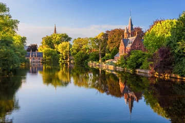 Deurstickers Brugge Brugge, België: Het Minnewater (of Lake of Love), een sprookjesachtig tafereel