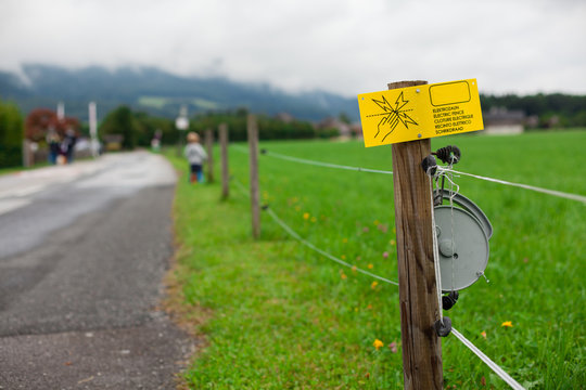 Electric fence sign
