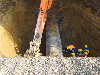 Works on the dug-out oil pipeline