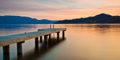 Fototapeta na wymiar sunset on scenic mountain lake 