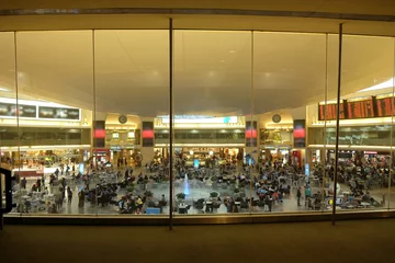Fototapete Flughafen Türkischer Flughafen voller Menschen