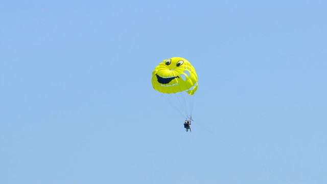 couple on parasailing