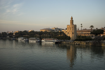 Fototapeta na wymiar Sevilla, torre del Oro junto al Guadalquivir