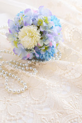 美しい花とアクセサリー