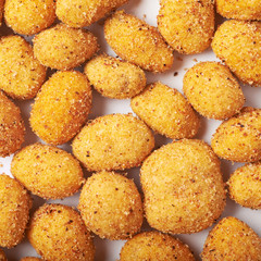 Surface covered with crunchy nuts