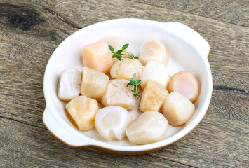 Raw scallops