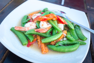 Stir fry sweet peas with prawns