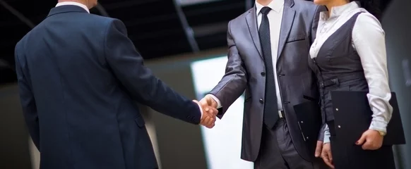 Foto op Plexiglas Business people shaking hands © yurolaitsalbert