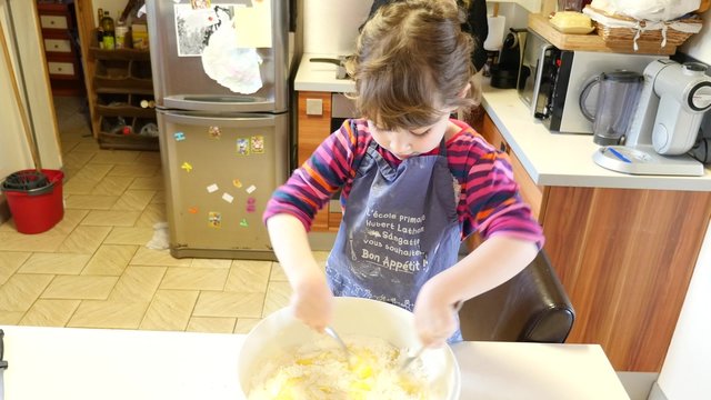apprentis p&acirc;tissier avec sa maman