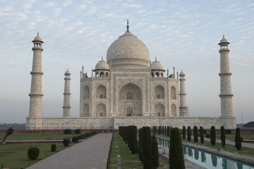 Taj Mahal con camino y piscina, Agra, India