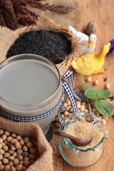 Soybean milk mix black sesame .
