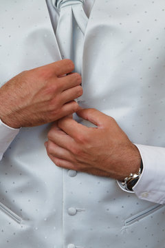 Jour du mariage et pr&eacute;paration du mari&eacute;