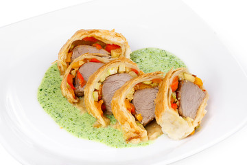 Roll with meat and vegetables