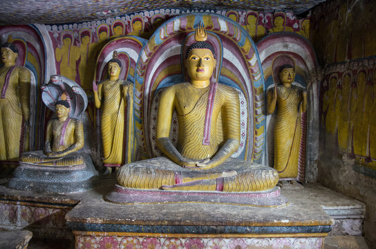 Dambulla cave temple. Interior