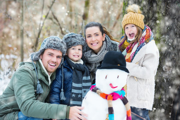 Fototapeta na wymiar family in snow