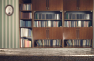 An empty tabletop in a library