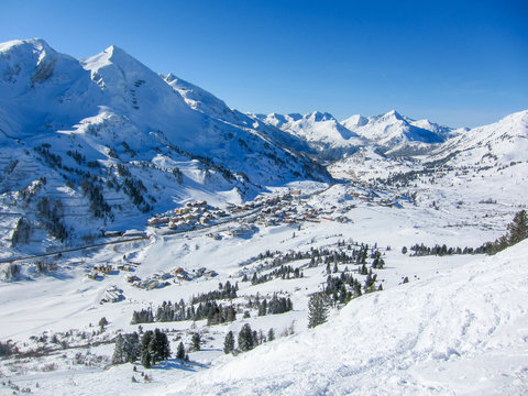 Obertauern winter resort valley