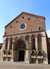 Fototapeta na wymiar ancient Saint Lawrence Church in the historic city of Vicenza