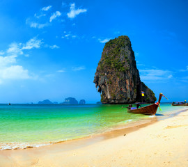 Fototapeta na wymiar Thailand beach and tropical island. Traditional boat on sea shore