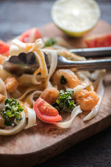 Tagliatelle and schrimps