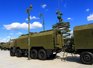 Military vehicle antennas