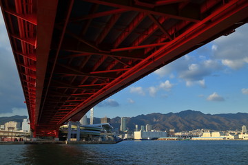 神戸大橋と神戸市街地