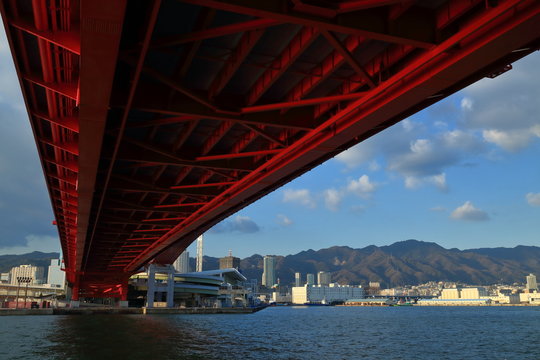 神戸大橋と神戸市街地