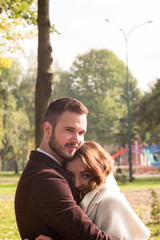 Naklejka premium Couple in the autumn park