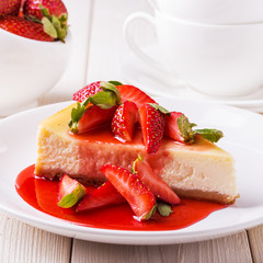 Delicious homemade cheesecake with strawberries