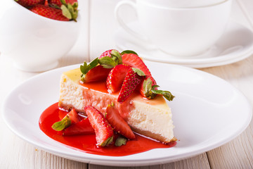 Delicious homemade cheesecake with strawberries