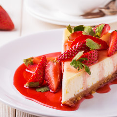 Delicious homemade cheesecake with strawberries